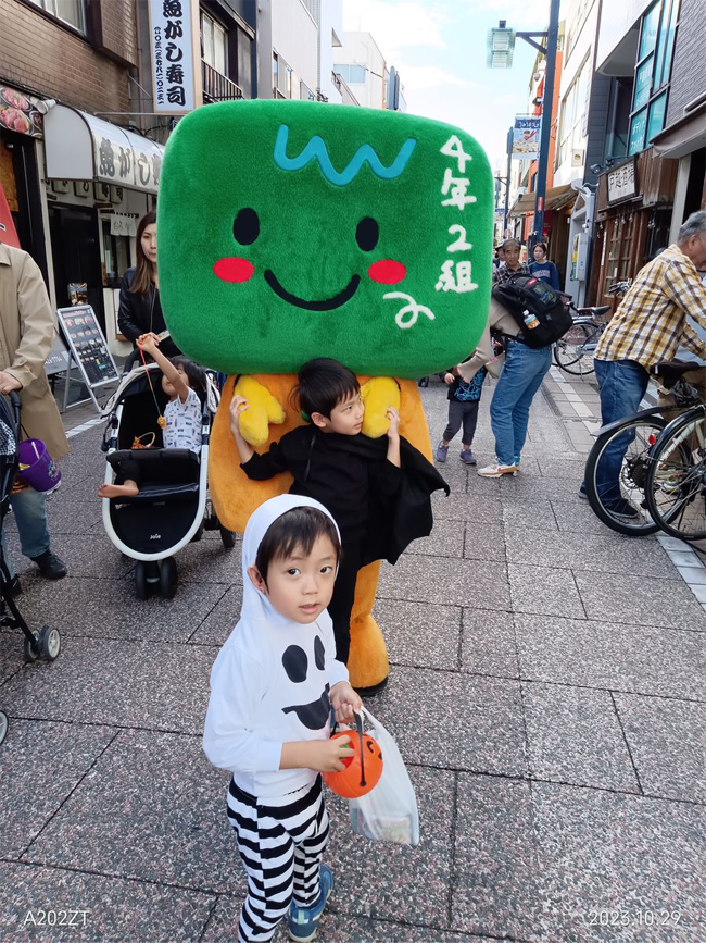 4年2組のうしろの黒板くん