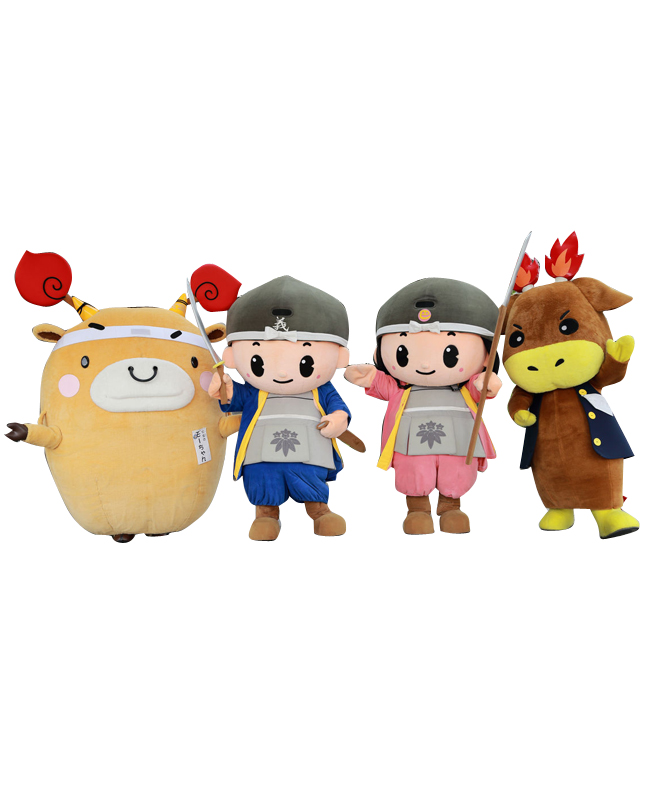 よしなかくん、ともえちゃん、火牛のカーくん、火牛のモーちゃん